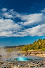 Eruption des Strokkur Geysir in Haukadalur, Island