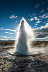 Eruption des Strokkur Geysir in Haukadalur, Island