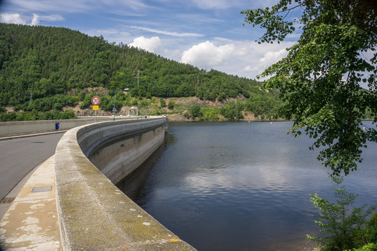 รูปภาพSaalekaskade – เลือกดูภาพถ่ายสต็อก เวกเตอร์ และวิดีโอ100 | Adobe ...