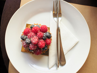 Berry brownie