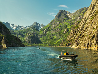 Fototapeta na wymiar Fiordo del Troll en islas Lofoten, Noruega, en verano