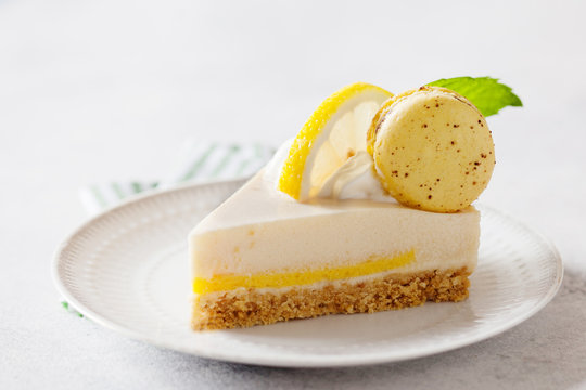Vanilla Cheese Cake with lemon filling