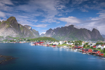 Obraz premium Beautiful Reine village in Lofoten, Norway