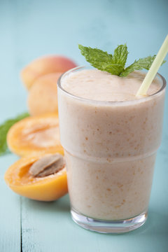 Smoothies with apricot