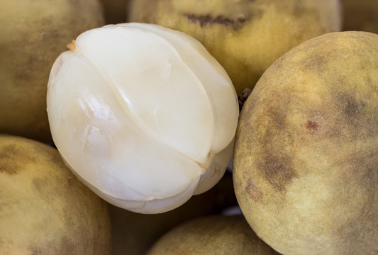 Fresh and sweet tropical fruits, 'Lansium parasiticum' or 'Lanzones'