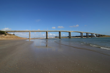 Die Brücke zwischen der Insel Noirmoutier und dem französischem Festland