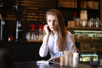 The girl in the cafe breakfast