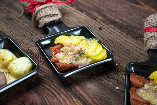 Raclette - Wurst und Käse - Platte - Jause - Zutaten - Grill - Grillen