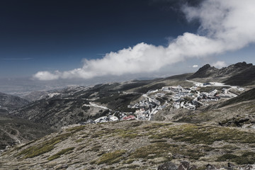 Pueblo  en Sierra Nevada, España