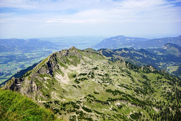 Blick vom NEBELHORN über Oberstdorf a.d.. Entschenkopf und Allgäuer Alpen ( Bayern ) 