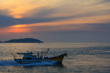 Naklejka premium boat and ocean