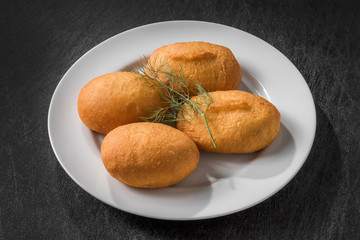 ロシアの揚げパン　ピロシキ　piroshki