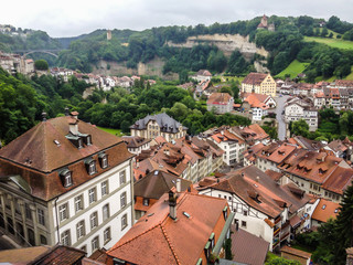 Fototapeta premium Picturesque cityscape of medieval town Fribourg with its gothic cathedral, old town and ancient fortification, Switzerland, Europe.