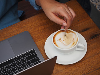 Moion is one of the common people.New coffee for drinkers New keyboard Eye view screen notebook simutaneously.