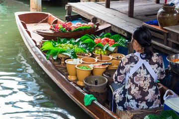Floating Market : 水上マーケット