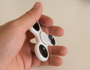 Fidget spinner in der hand - Spiel trend