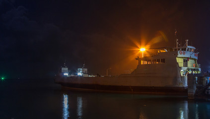 Fototapeta na wymiar The fishing boat is on the docks at night