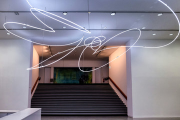 Obraz premium Modern chandelier hanging in hall