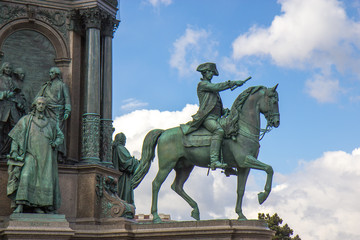 Obraz premium Maria Theresa statue in Vienna, Austria