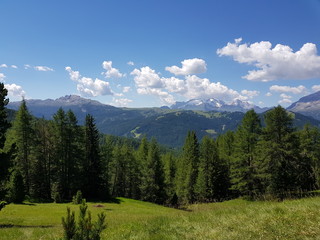 Fototapeta na wymiar Trekking in Alta Badia, Dolomiti