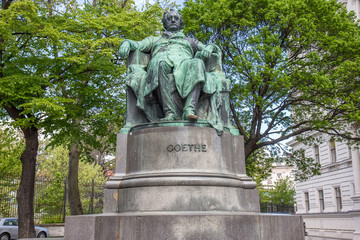 Fototapeta premium Statue Of Goethe In Vienna