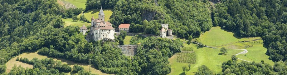 Fototapeta na wymiar panoramic view to old castle in Italy
