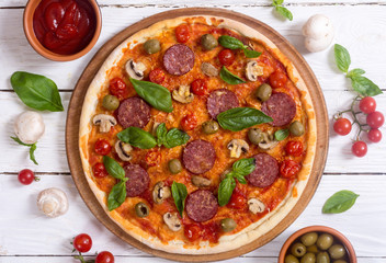 Italian pizza and ingridiend