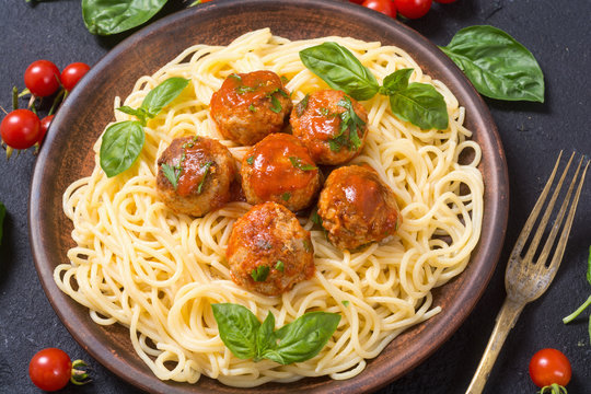 Spaghetti in pan with meatballs
