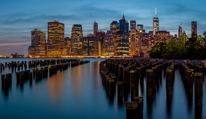 Fototapeta na wymiar New York City Skyline from Brooklyn Bridge Park at Dusk