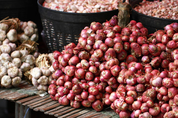 Group of red small red shallot on wooden bamboo shelf, organic freshness food ingredient, fresh market, onions, food ingredient for kitchen