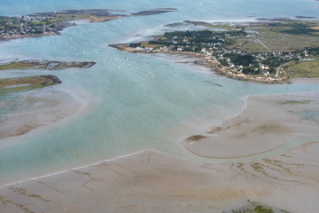 Vue aérienne de la rivière de Sarzeau près de Le Tour-du-Parc dans le Morbihan en France