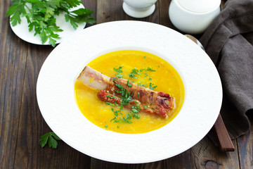 Pea soup with smoked ribs.