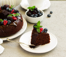 Chocolate cake with glaze and fresh berries