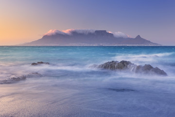 Fototapeta na wymiar Sunrise over the Table Mountain and Cape Town