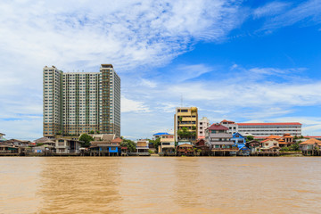 Fototapeta premium Picture of the houses along the Chao Phraya River.