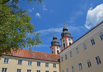 Au am Inn, Kloster