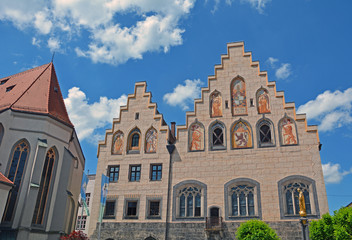 Fototapeta na wymiar Wasserburg am Inn, Rathaus und Frauenkirche