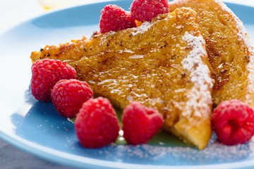 French toast with raspberries, sugar and honey