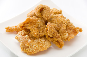 鶏皮のカリカリ揚げ