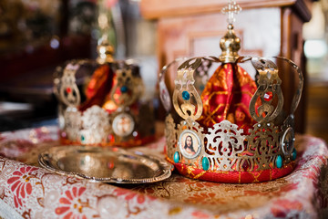 Fototapeta premium Golden crowns stand on table in church
