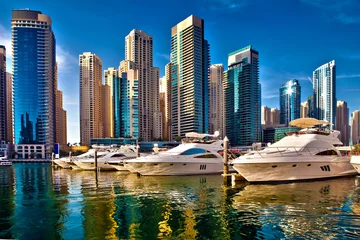 Poster Dubai jachthaven met luxe jachten in de VAE © prescott09