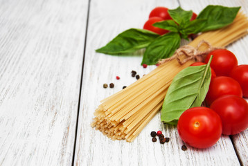 spaghetti, basil and tomatoes