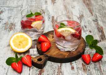 Lemonade with srtawberries