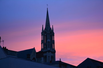 clocher de Caen au coucher de soleil