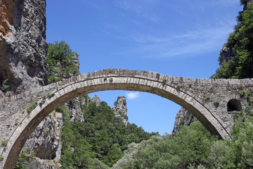 Fototapeta na wymiar kokkori stone bridge Zagoria Greece