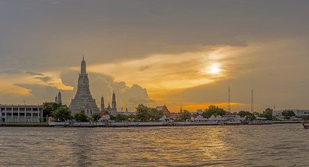 Fototapeta premium Wat Arun Ratchawaram, A beautiful temple in Thailand