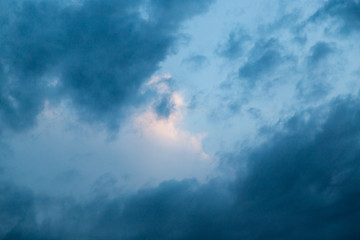 Obraz premium Clouds at sunset as background