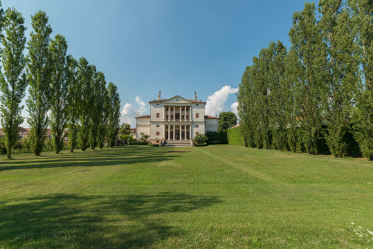 Ville Venete: Villa Cornaro, anno 1552 di Andrea Palladio, parco alberato e facciata sud, Piombino Dese