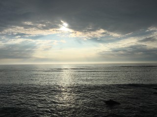 Obraz premium cloudy sunrise over the ocean in Ogunquit, Maine