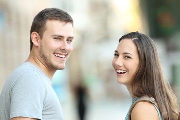 Fototapeta premium Couple of teenagers looking at camera